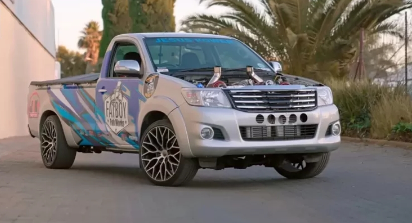 Toyota Hilux d'Afrique du Sud avec 1GZ-FE V12 et deux turbocompresseurs