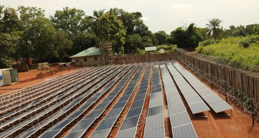 Le Bénin électrifie 12 villages avec des mini-réseaux solaires